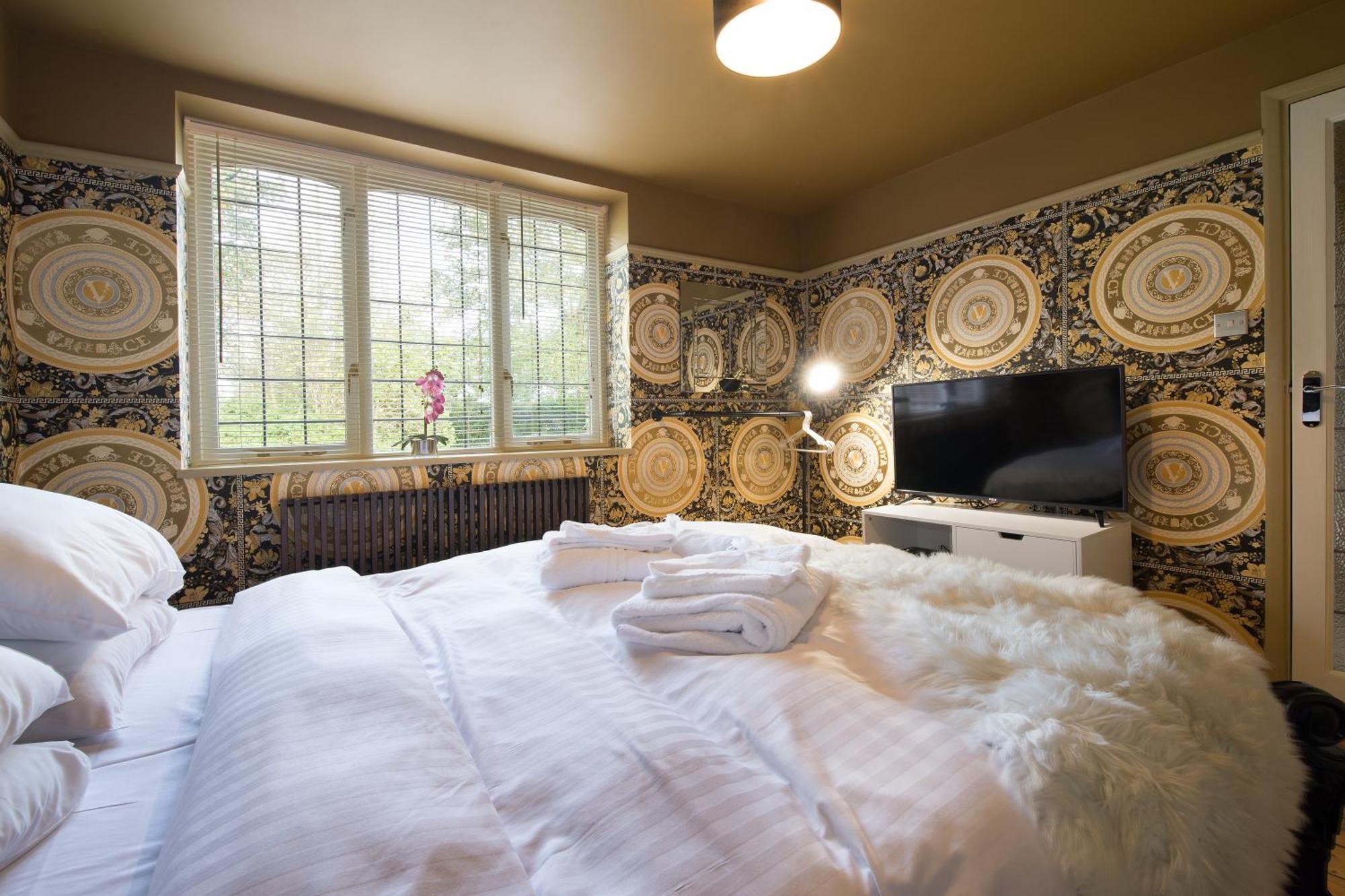 Deluxe 4 Or 5 Bed House With Hot Tub, Cinema Room Sleeps 15 Saffron Walden Exterior foto